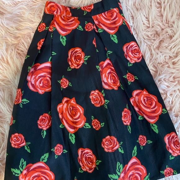 Forever 21 Black Skirt With Rose Details Size: 28 Medium - Picture 6 of 7